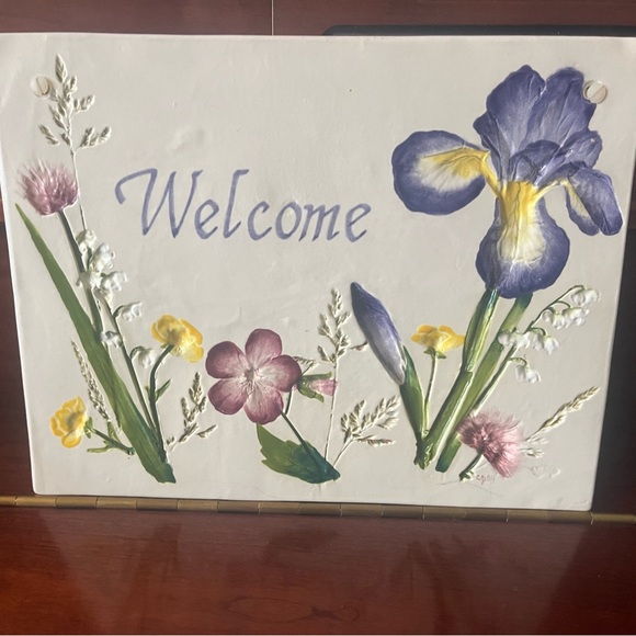 Salt Marsh Pottery 'Welcome Iris Buttercup' Plaque - Picture 4 of 6